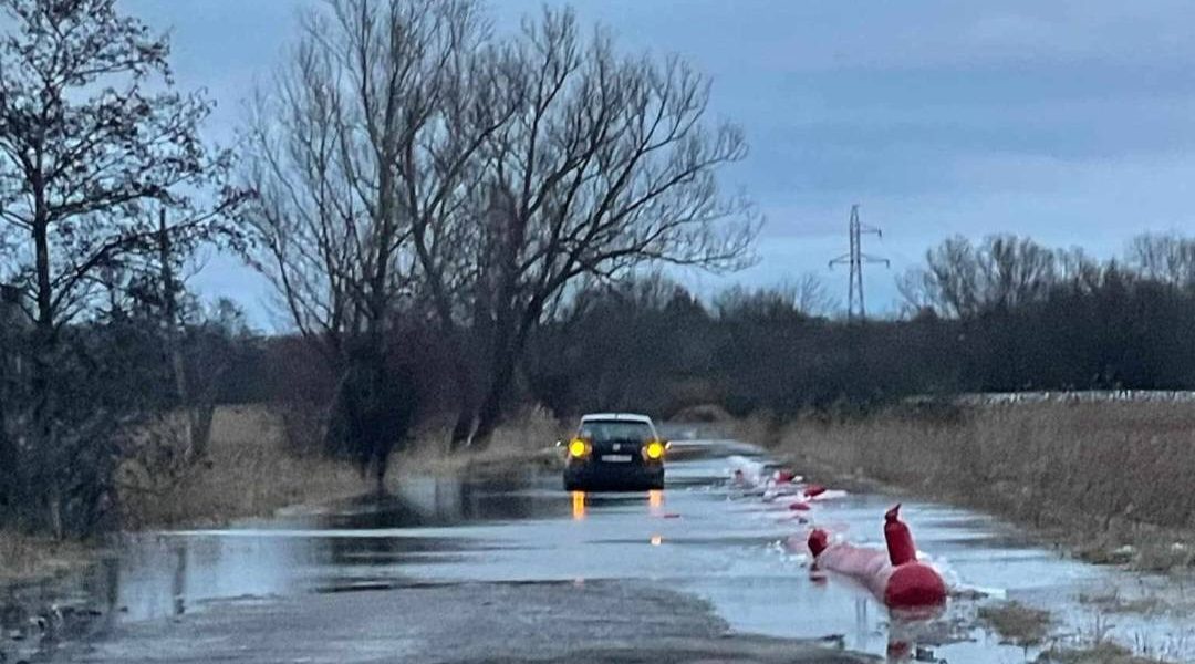 Awaryjny transport dla mieszkańców Wyspy Chrząszczewskiej