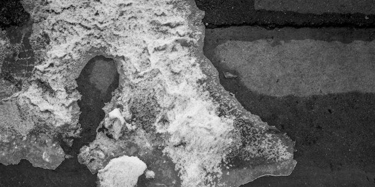 Uwaga na gołoledź. Bardzo śliskie drogi i chodniki!