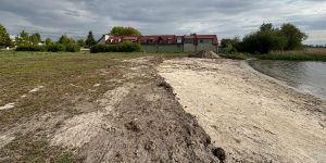 Co to za plaża, że nie można kąpać się w wodzie? Pyta radny Moskiewicz. Nagranie z sesji