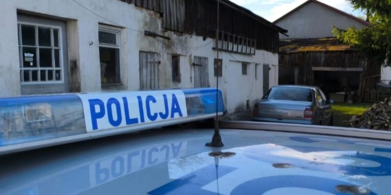 Na widok patrolu dodał gazu… i wpadł z narkotykami w Fiacie