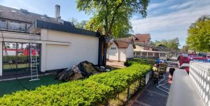 Pożar na dachu ośrodka wypoczynkowego w Międzywodziu