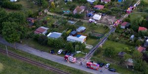 Spacerowicze usłyszeli wołanie o pomoc. W pożarze działki przy ul. Wolińskiej zginął 59-latek