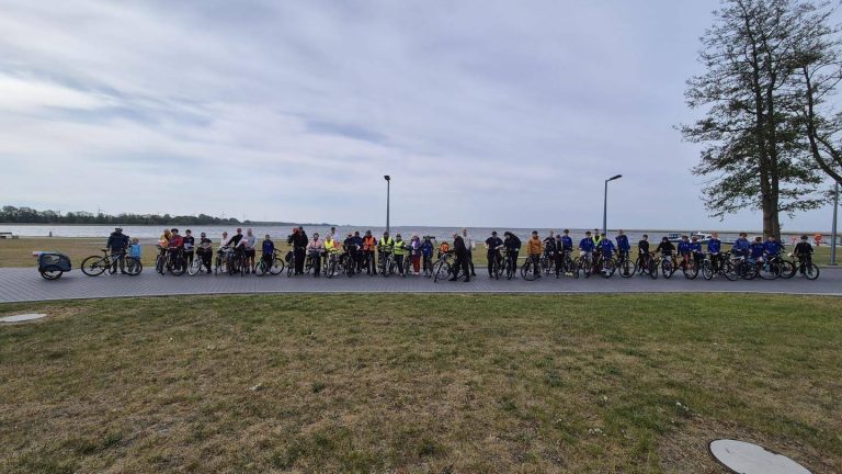 Rowerowy "Rajd z Flagą" przejechał przez gminę Wolin - fotorelacja