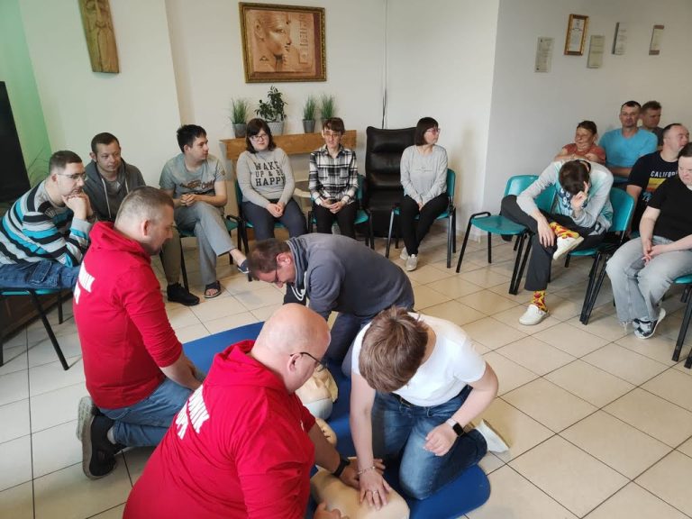 WOPR Kamień Pomorski z wizytą w PSONI – cenne doświadczenia i uśmiechy podopiecznych