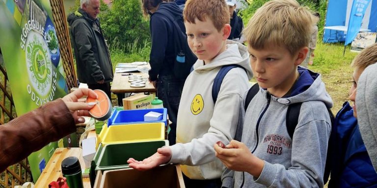 Związek Gmin R-XXI uczył dzieci segregacji odpadów w Dzień Parków Narodowych