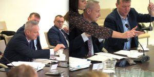 Rada Powiatu doczeka się działających mikrofonów — zapowiada przewodniczący Adam Celiński po naszym artykule