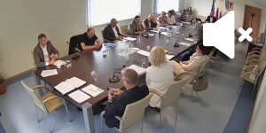 Transmisje obrad Rady Powiatu z poważnymi problemami dźwiękowymi. Co z transparentnością?