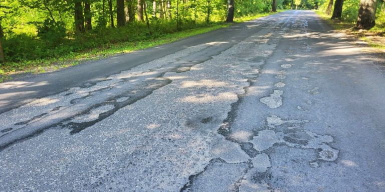 Termin minął, naprawy brak. Co dalej z drogą Upadły–Golczewo?