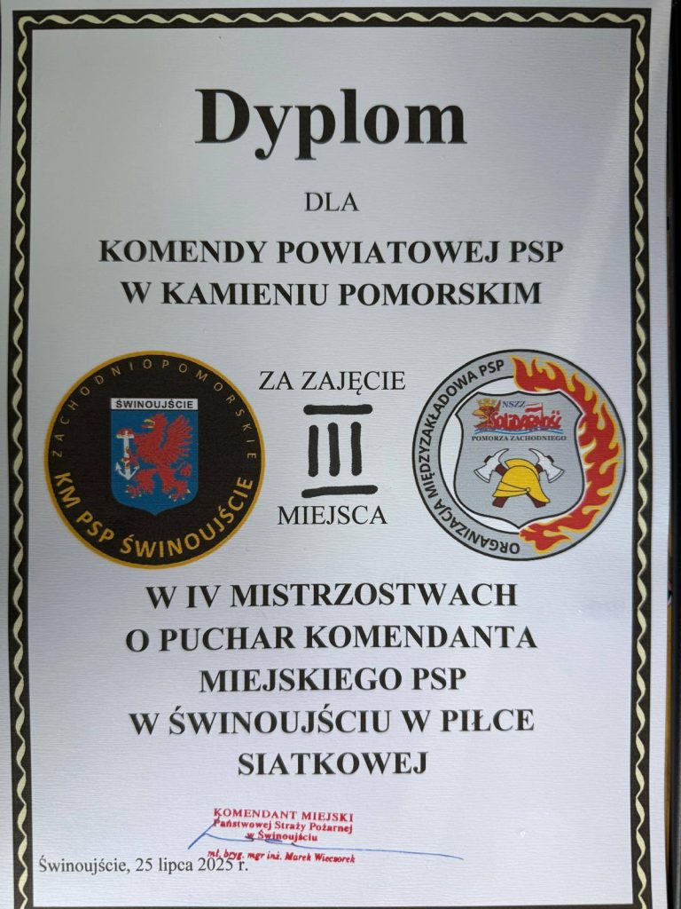 Strażacy z Kamienia Pomorskiego na podium siatkarskich mistrzostw w Świnoujściu