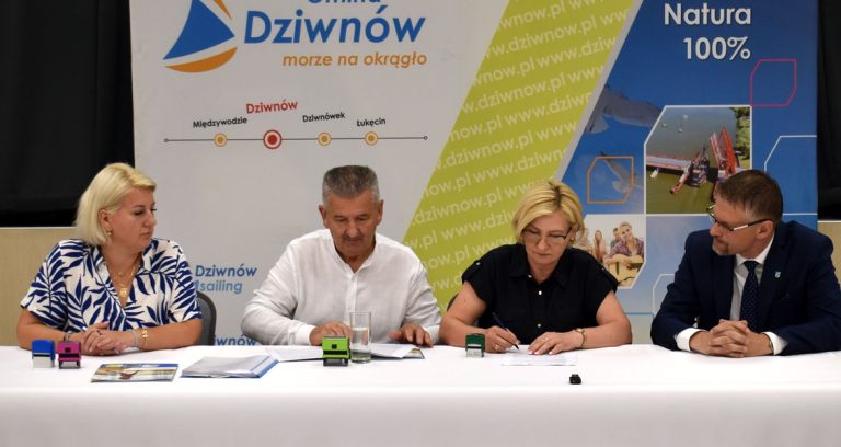 Nabrzeże przy moście zwodzonym w Dziwnowie zostanie rozbudowane — podpisano umowę