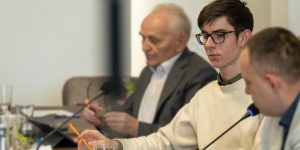 Radny Tristan Belter reaguje na incydent z nożownikiem w centrum Międzyzdrojów