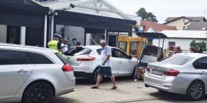 (Aktualizacja) Straciła przytomność i wjechała samochodem w automaty do gier. Kolizja w Dziwnowie