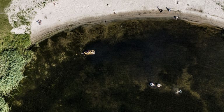 „Realne zagrożenie dla zdrowia i życia” - Sanepid ostrzega przed kąpielami na "Dzikiej Plaży"