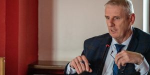 Niewiedza, czy celowe wodzenie za nos? Radna pyta burmistrza o wynagrodzenie prezesów