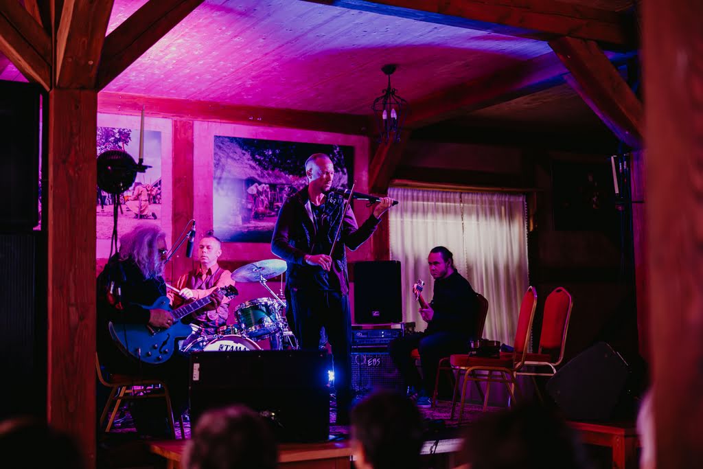 teatr obrazu na scenie nad dziwną