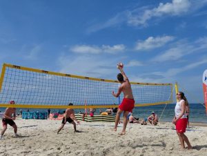 turniej siatkówki plażowej w międzywodziu