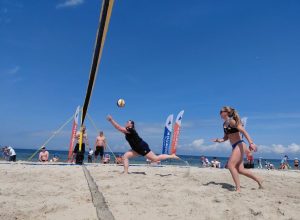 turniej siatkówki plażowej w międzywodziu