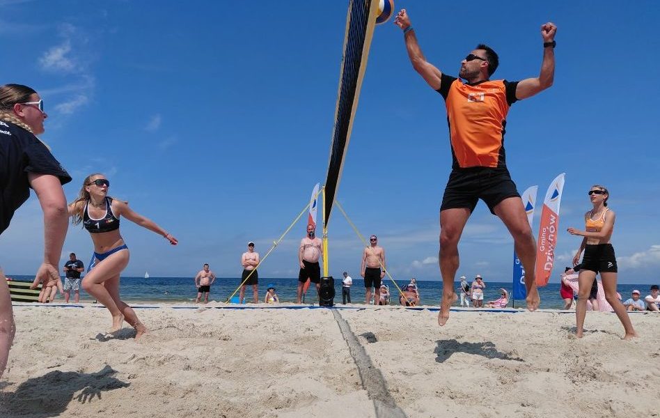 turniej siatkówki plażowej w międzywodziu