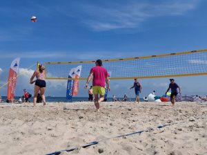 turniej siatkówki plażowej w międzywodziu