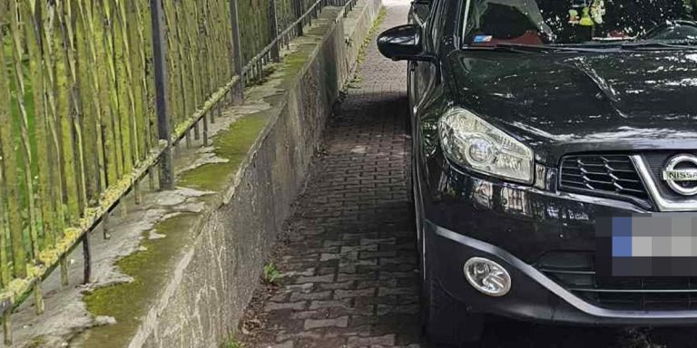 Od Czytelnika: Chodnik, czy parking? Niebezpieczna sytuacja przy Chińskim Markecie