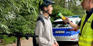 Kamieńska drogówka intensyfikuje kontrole rowerzystów i osób korzystających z hulajnóg elektrycznych