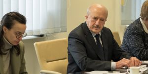 Jerzy Adamiak mówił coś ważnego na temat działalności firmy Derylak-Bud. Przewodniczący wyłączył mikrofon — nagranie z sesji