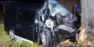 Śmiertelny wypadek w Golczewie – bus uderzył w drzewo