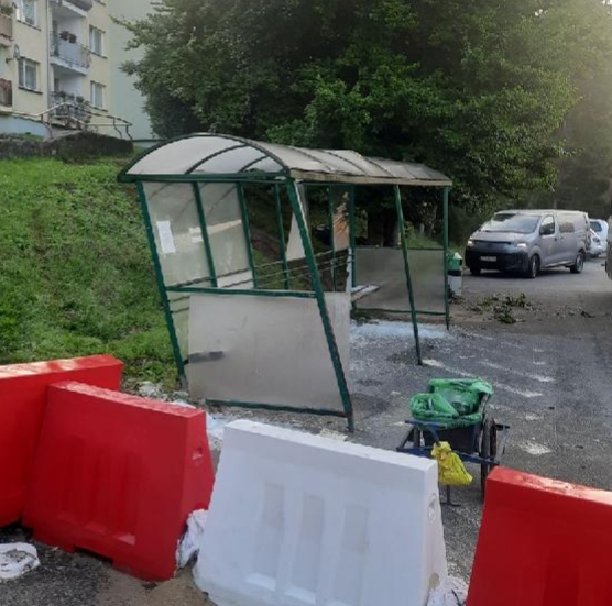 zdewastowany przystanek w golczewie