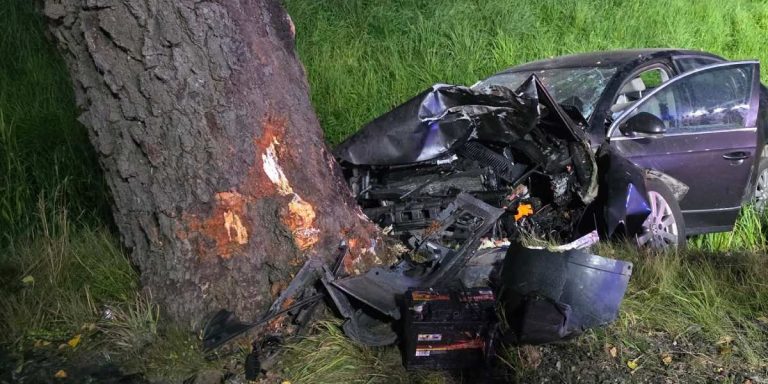 Poważny wypadek na DW 103. Kobieta w ciężkim stanie trafiła do szpitala