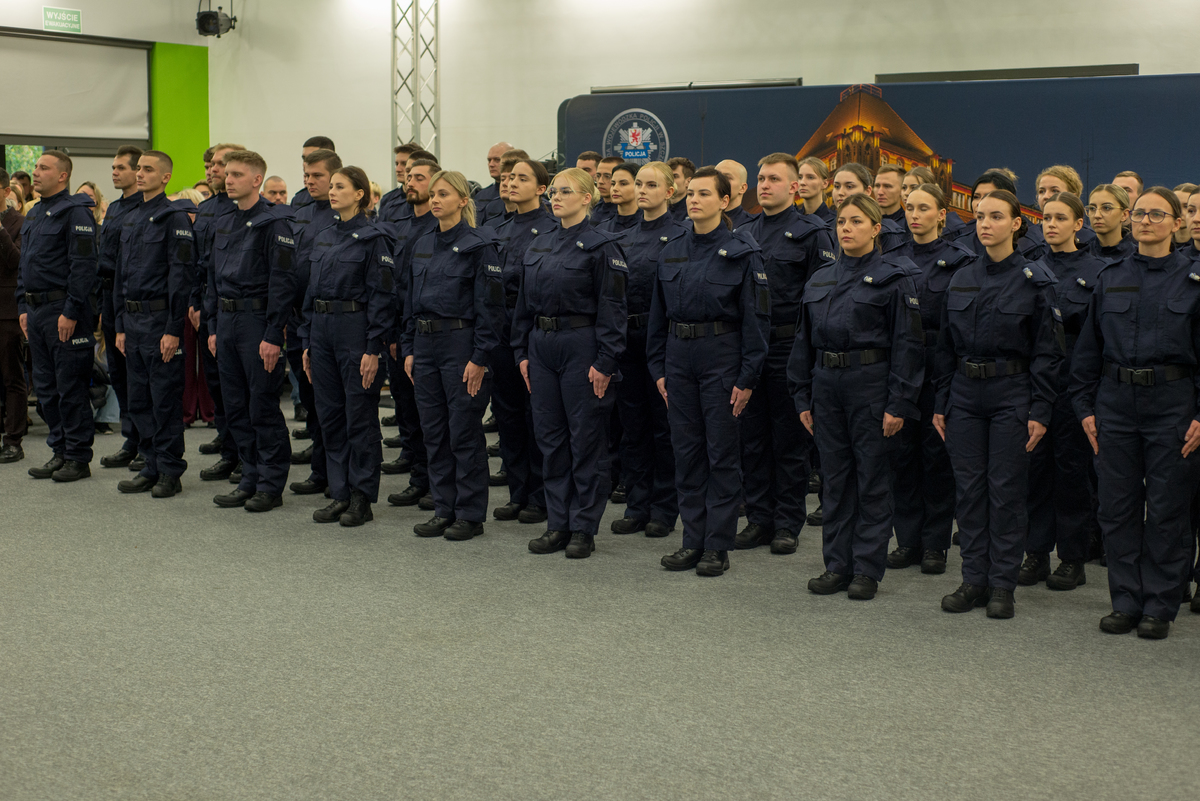 54 nowych funkcjonariuszy zasili szeregi Zachodniopomorskiej Policji — część z nich trafi do Kamienia