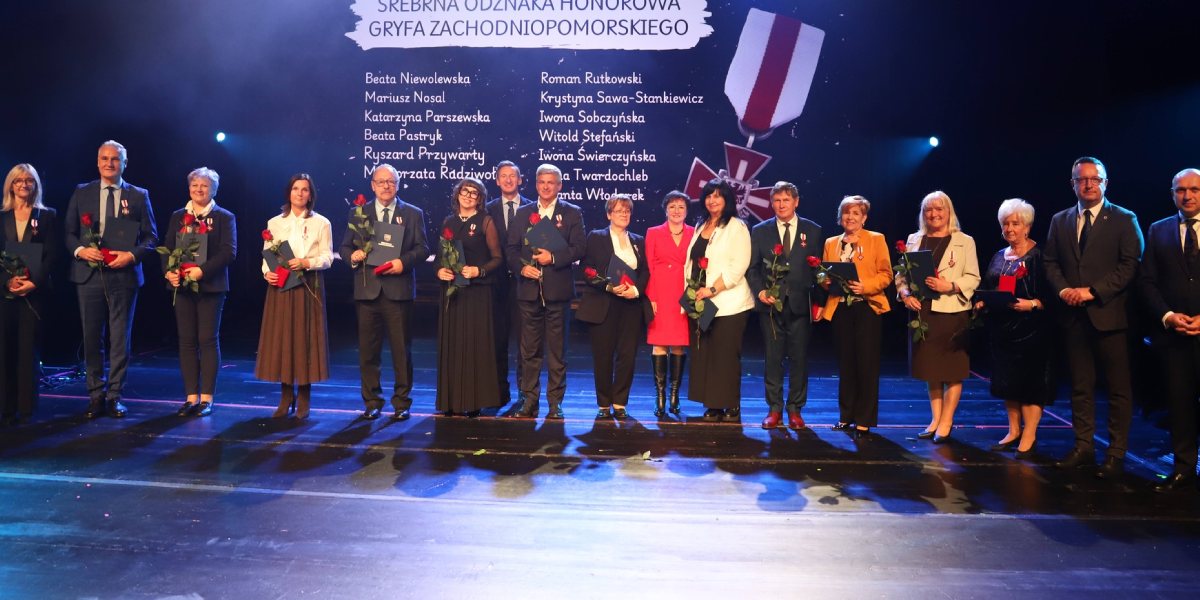 Srebrna Odznaka Gryfa Zachodniopomorskiego dla Beaty Pastryk – dyrektor SP w Wysokiej Kamieńśkiej