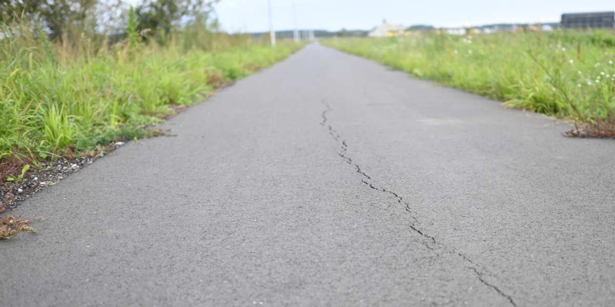 Poważne pęknięcia na nowym ciągu pieszo–rowerowym Gostyń – Pobierowo