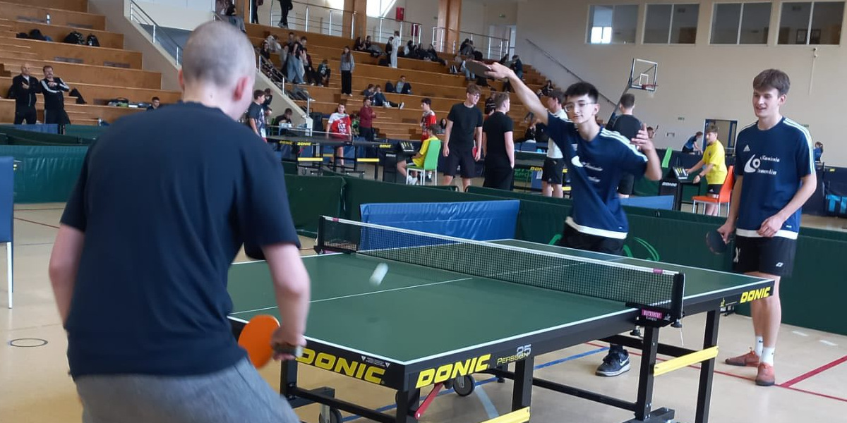 Poznaliśmy mistrzów powiatu kamieńskiego w drużynowym tenisie stołowym!