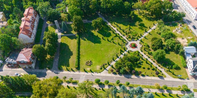 Plac 5 Marca ocalony przed kontrowersyjną inwestycją. Rada Miejska wycofuje się z projektu