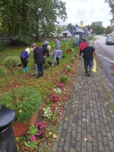 wielkie sprzątanie i nasadzanie