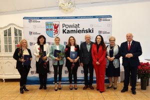 Powiatowe obchody Dnia Edukacji Narodowej wręczono Nagrody Starosty Kamieńskiego