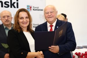 Powiatowe obchody Dnia Edukacji Narodowej wręczono Nagrody Starosty Kamieńskiego