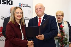 Powiatowe obchody Dnia Edukacji Narodowej wręczono Nagrody Starosty Kamieńskiego