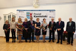 Powiatowe obchody Dnia Edukacji Narodowej wręczono Nagrody Starosty Kamieńskiego