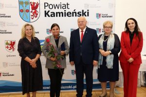 Powiatowe obchody Dnia Edukacji Narodowej wręczono Nagrody Starosty Kamieńskiego