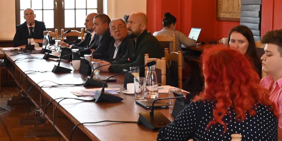 Petycja w sprawie Placu 5 Marca złożona. Autorka zabrała głos na sesji Rady Miejskiej — nagranie