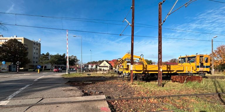 Remont przejazdu kolejowego w Kamieniu Pomorskim - PLK zapowiada wznowienie prac