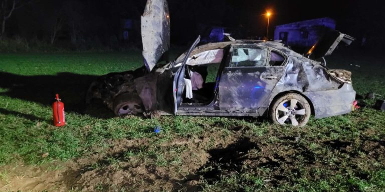 Wypadek w Kretlewie. Auto wypadło z drogi, jedna osoba w szpitalu