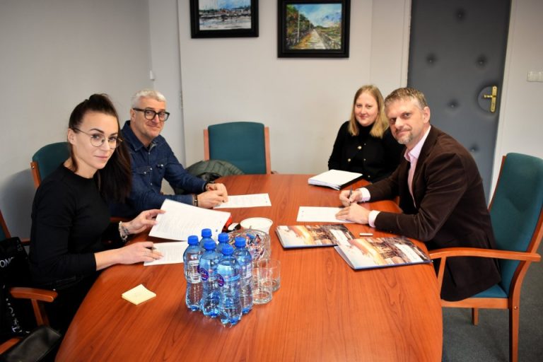 Nowoczesny skwer powstanie przy rondzie w Dziwn&oacute;wku &mdash; jeszcze przed wakacjami!